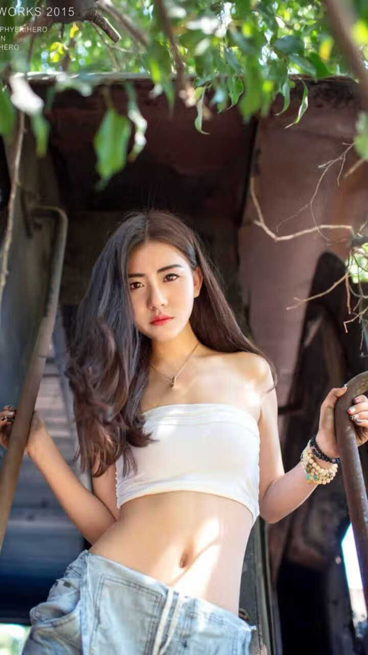 “高新体育中心网球赛：巅峰对决引爆全场热情”