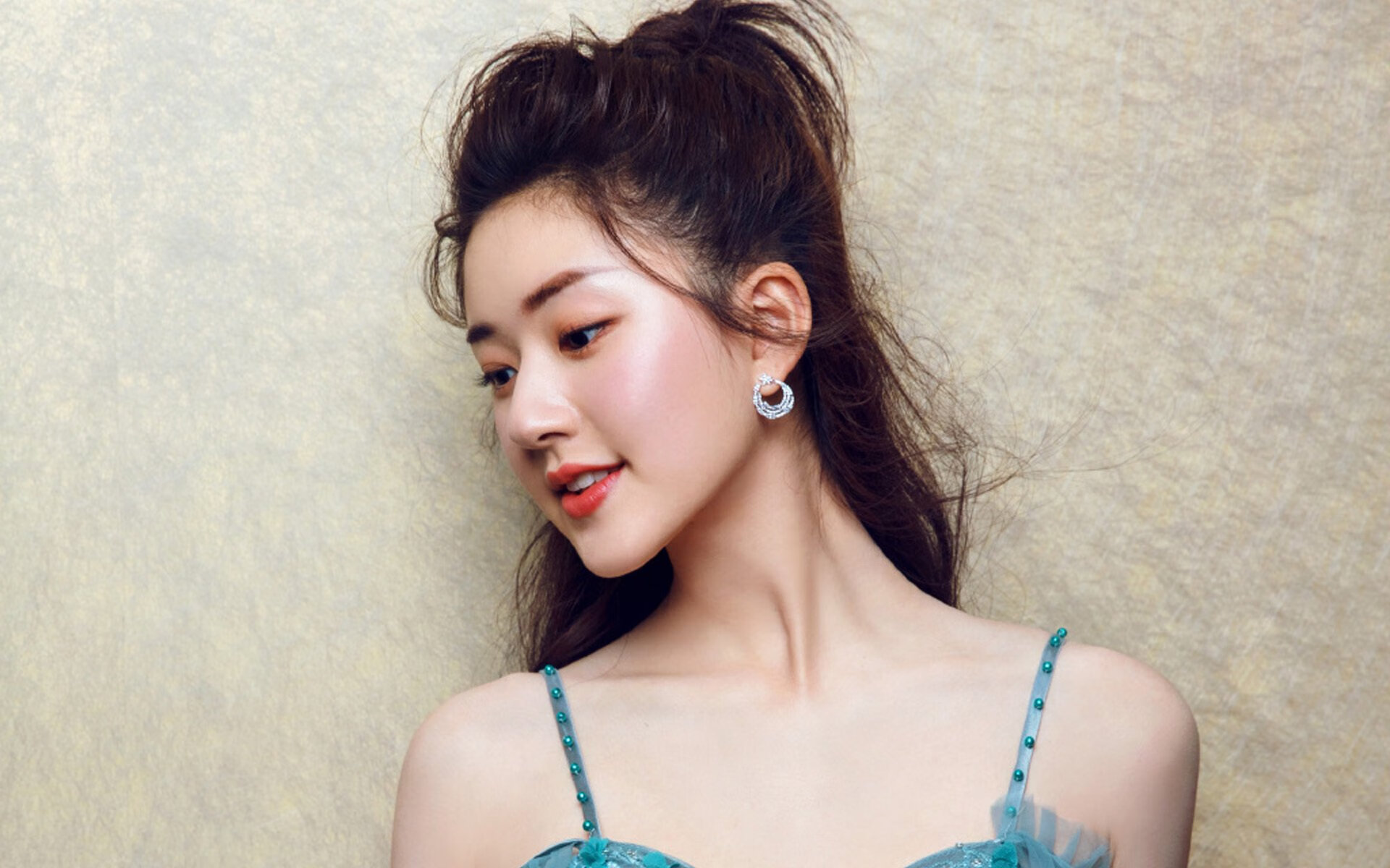 开云体育官网app-中国篮球推动退役运动员进校园从事教练传承事业，篮球运动员退役年龄是多少